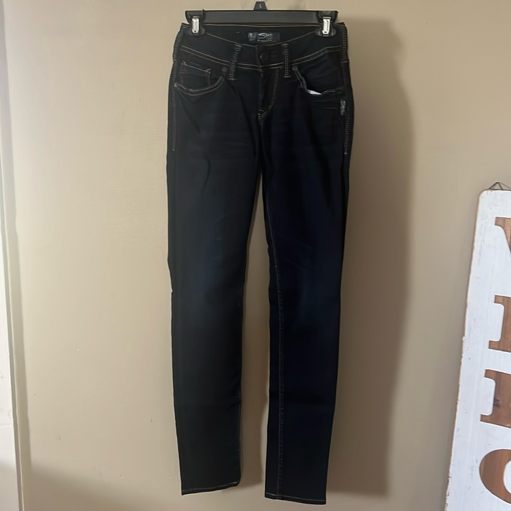 Silver brand jeans. Ultra dark wash. Skinny fit. Women’s size 24.
